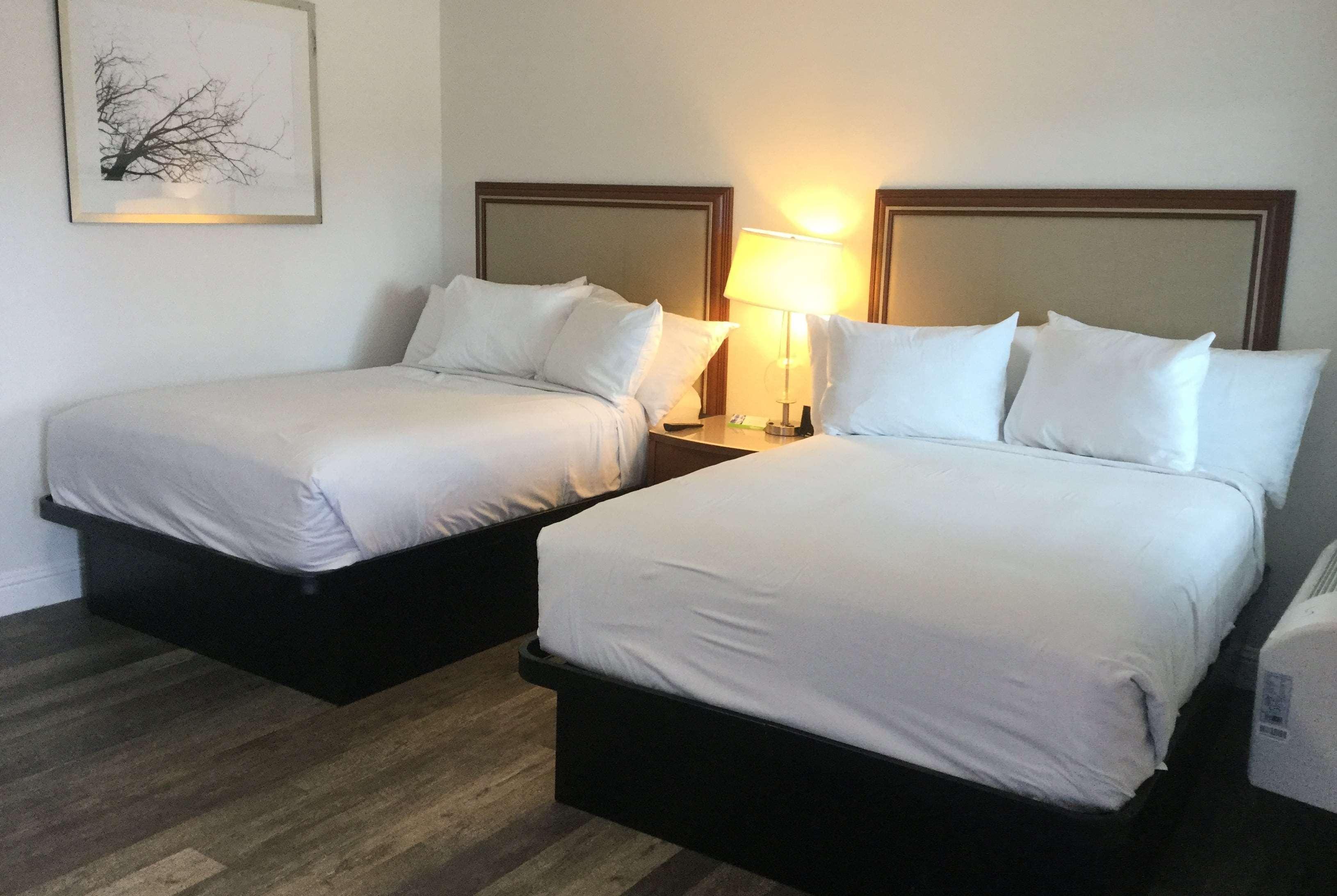 Travelodge By Wyndham Кресънт Сити Екстериор снимка