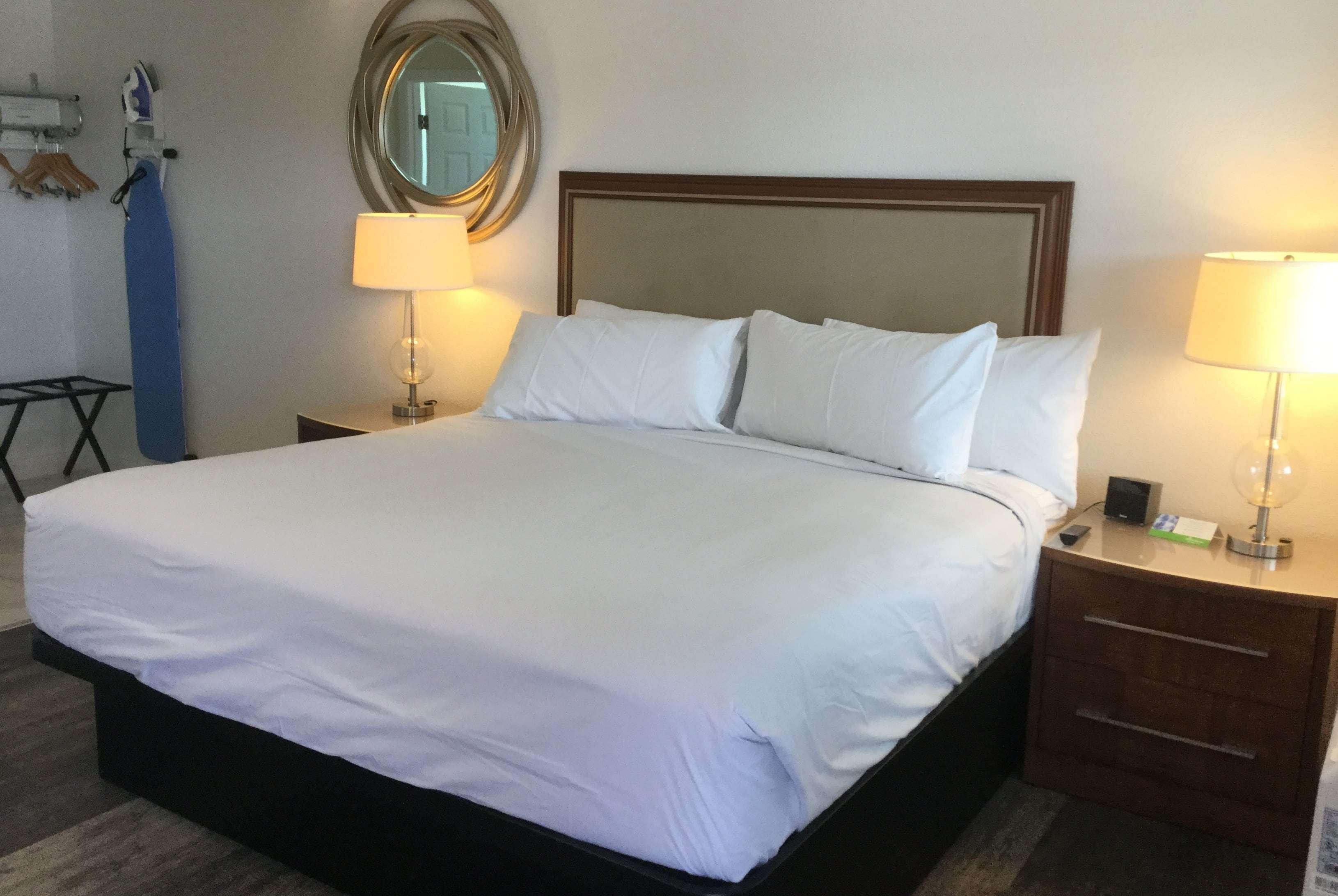 Travelodge By Wyndham Кресънт Сити Екстериор снимка
