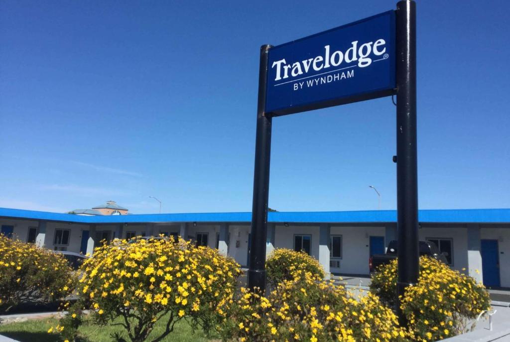 Travelodge By Wyndham Кресънт Сити Екстериор снимка