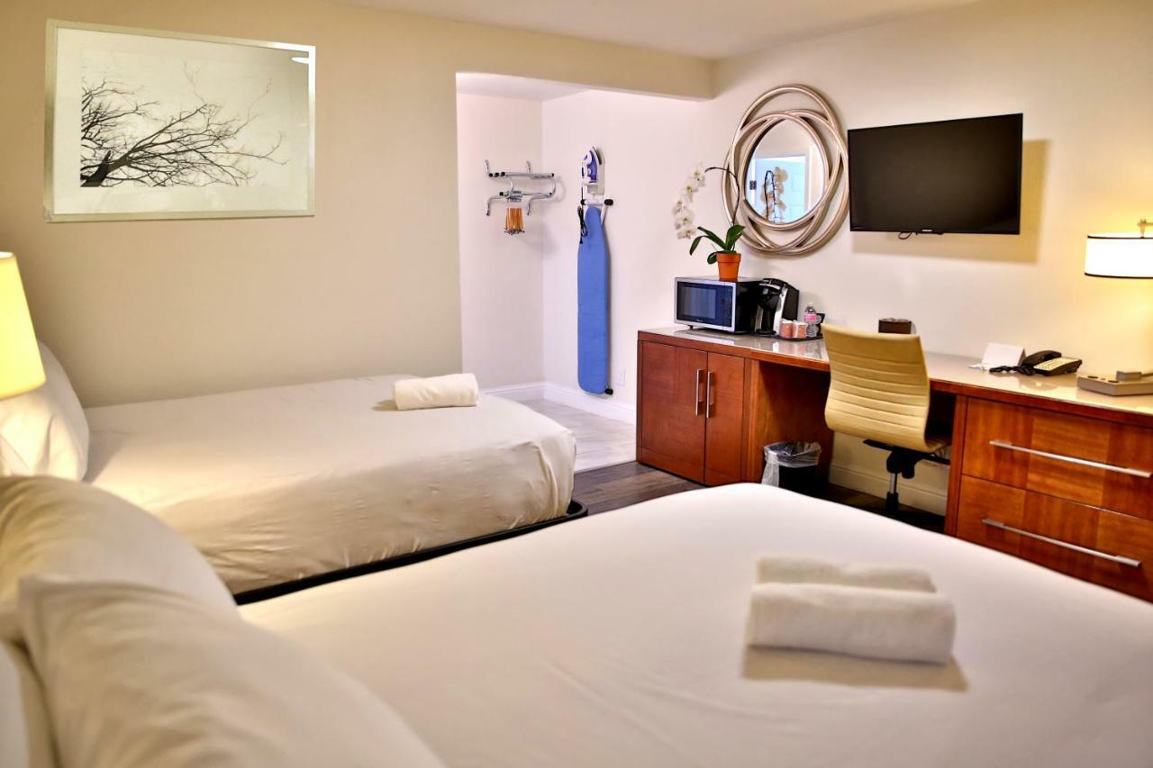 Travelodge By Wyndham Кресънт Сити Екстериор снимка